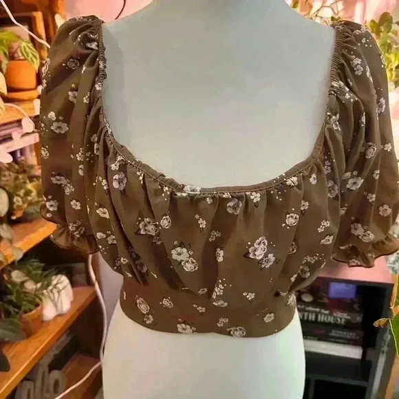 Altar'd State Tops - Brown with floral details crop top. SZ XXL boho fall indie gorpcore granolagirl